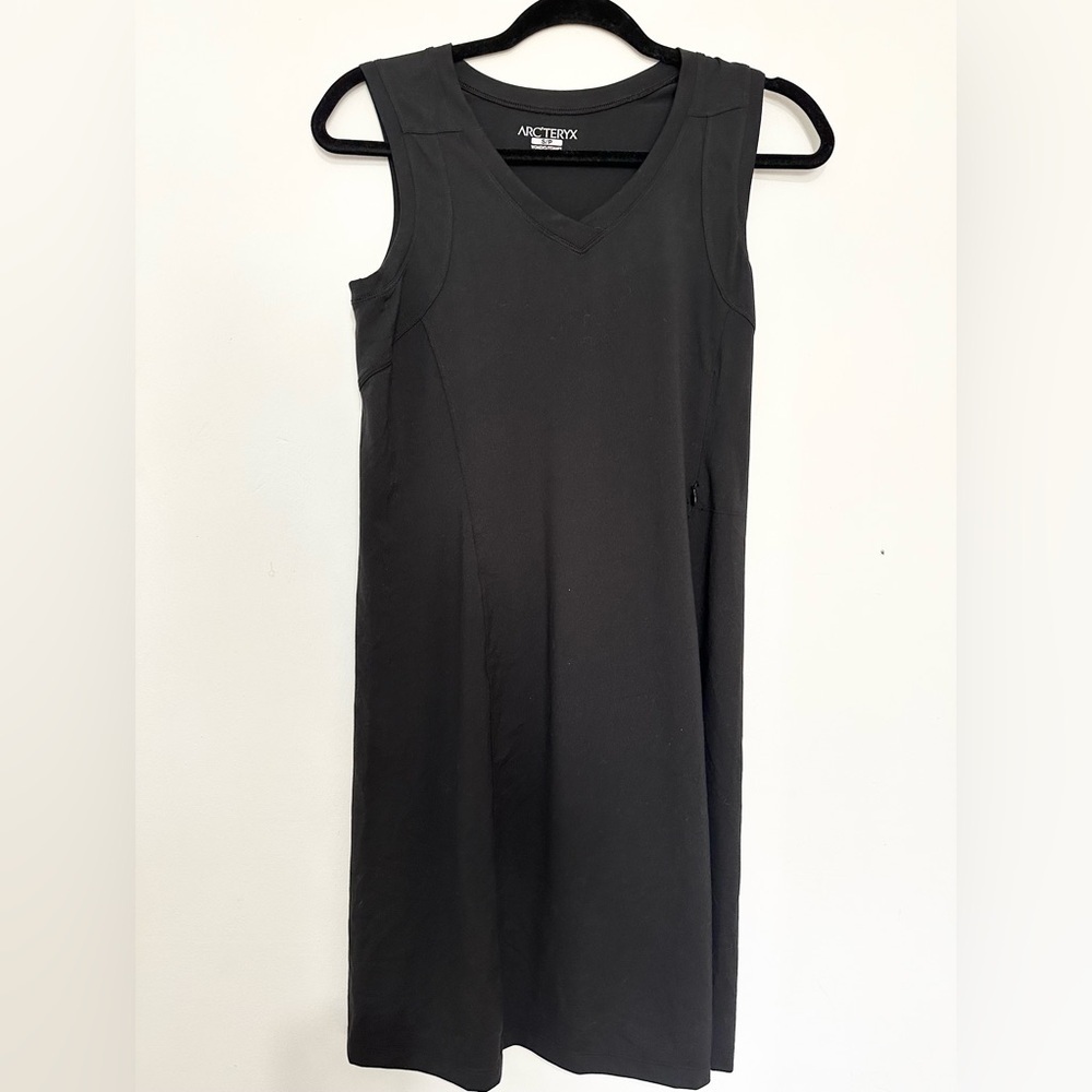 Arc’teryx Soltera Black Dress Travel UPF 50 Women’s sz SP mini V-neck sleeveless